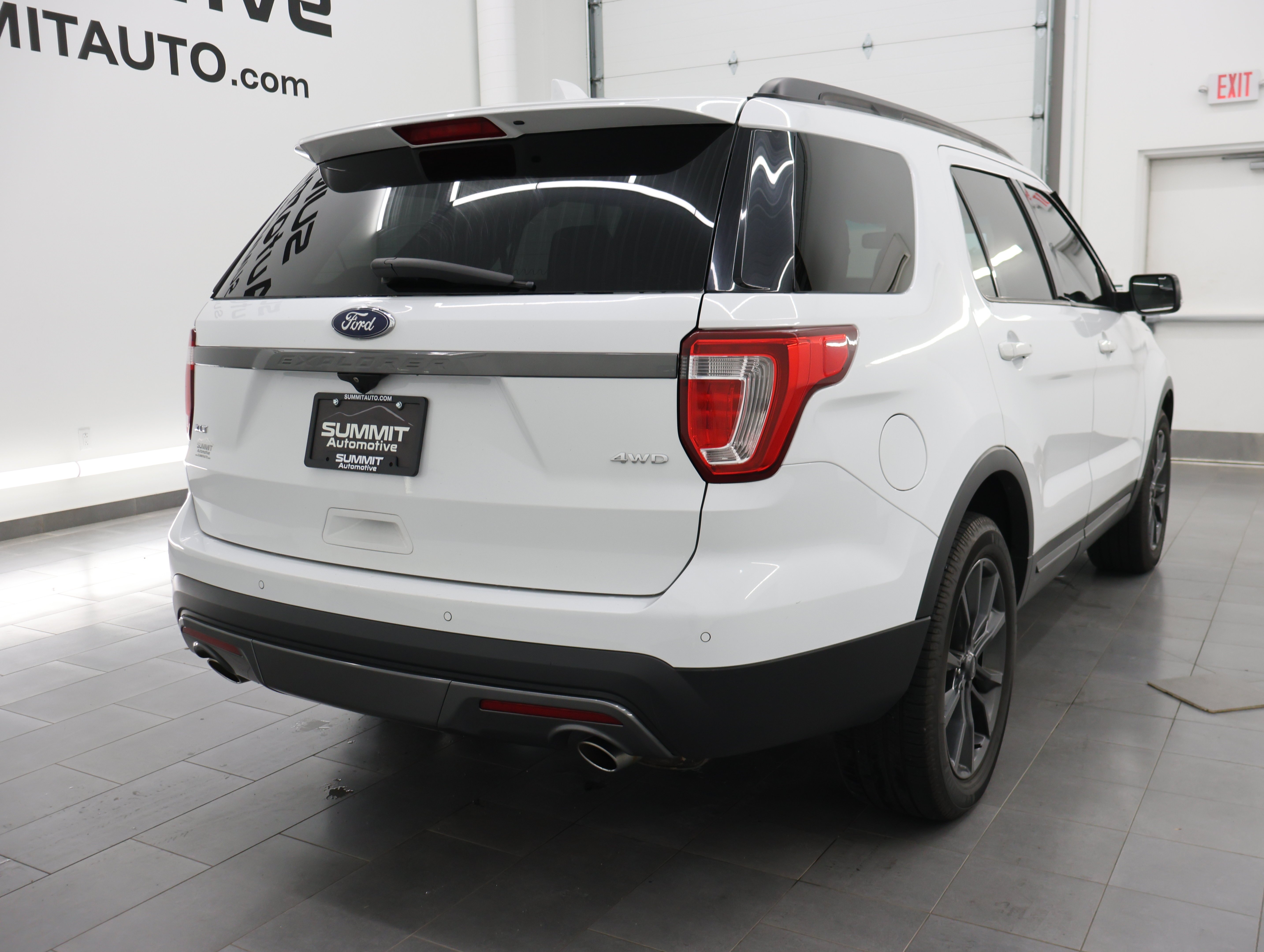 Used 2017  Ford XLT image 4