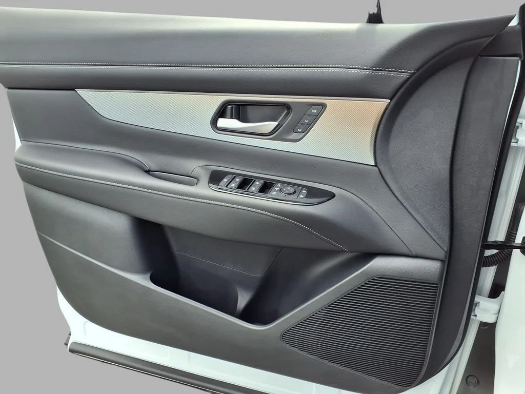 New 2026 Everest White Pearl TriCoat Nissan Platinum image 18