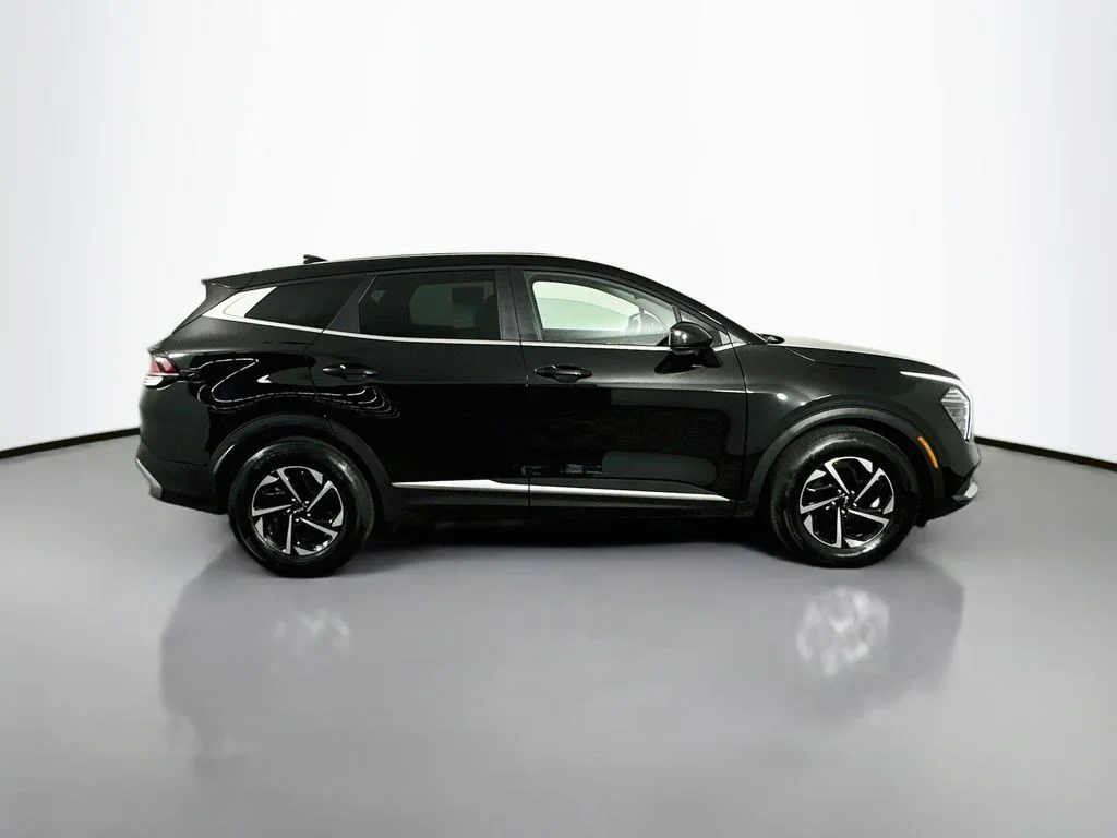 Used 2025 Fusion Black Kia LX image 9