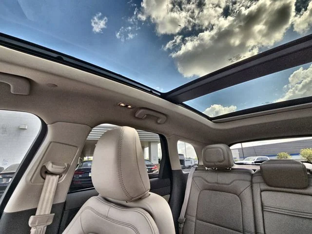 Used 2023 Black Lincoln Reserve image 25