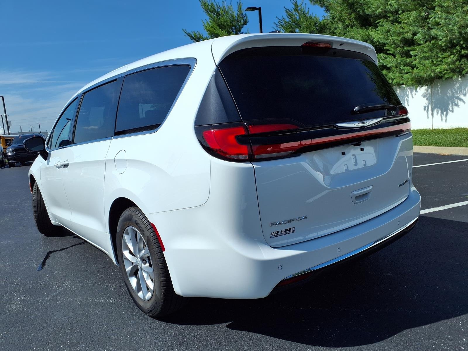 Used 2026 White Chrysler Limited image 29
