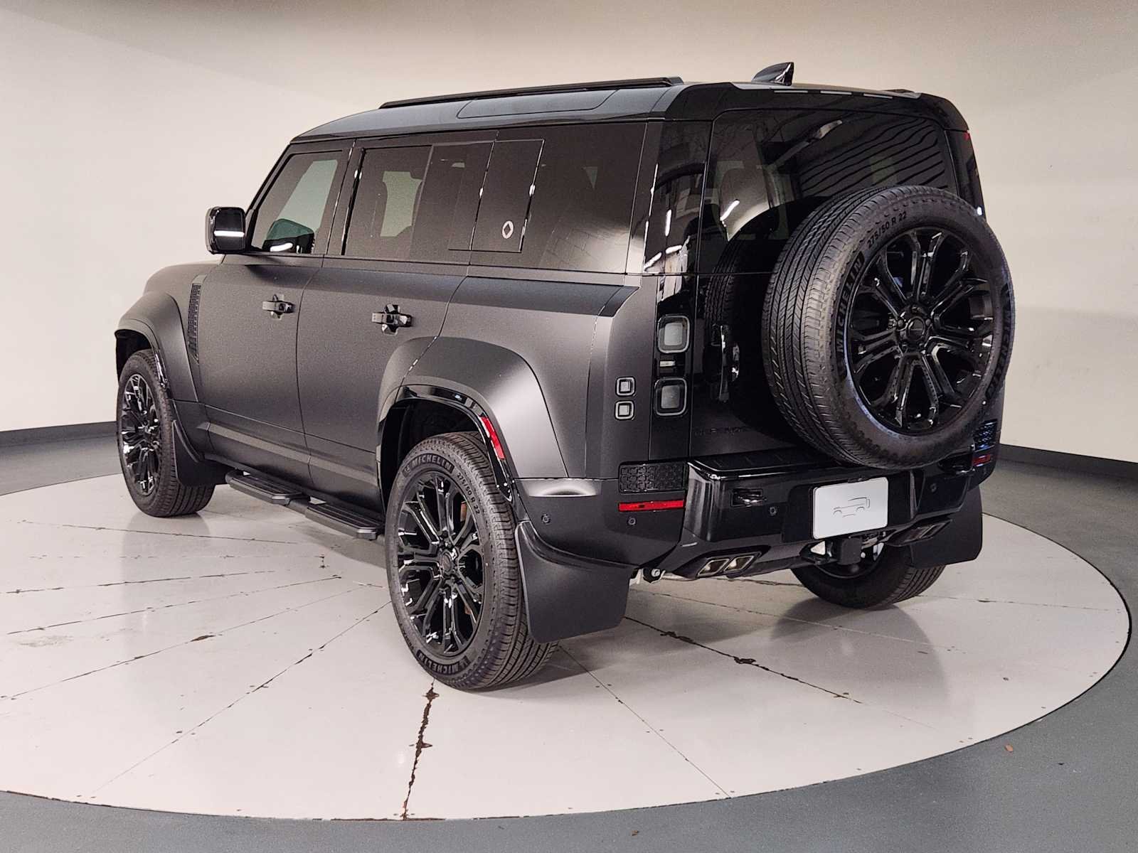 2026 Land Rover Defender OCTA Black - Photo 6