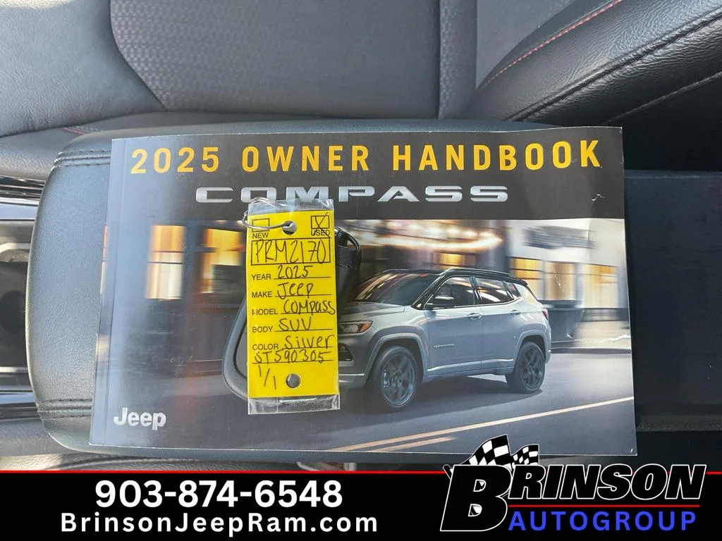 Used 2025 Silver Zynith Metallic Clearcoat Jeep Trailhawk image 33