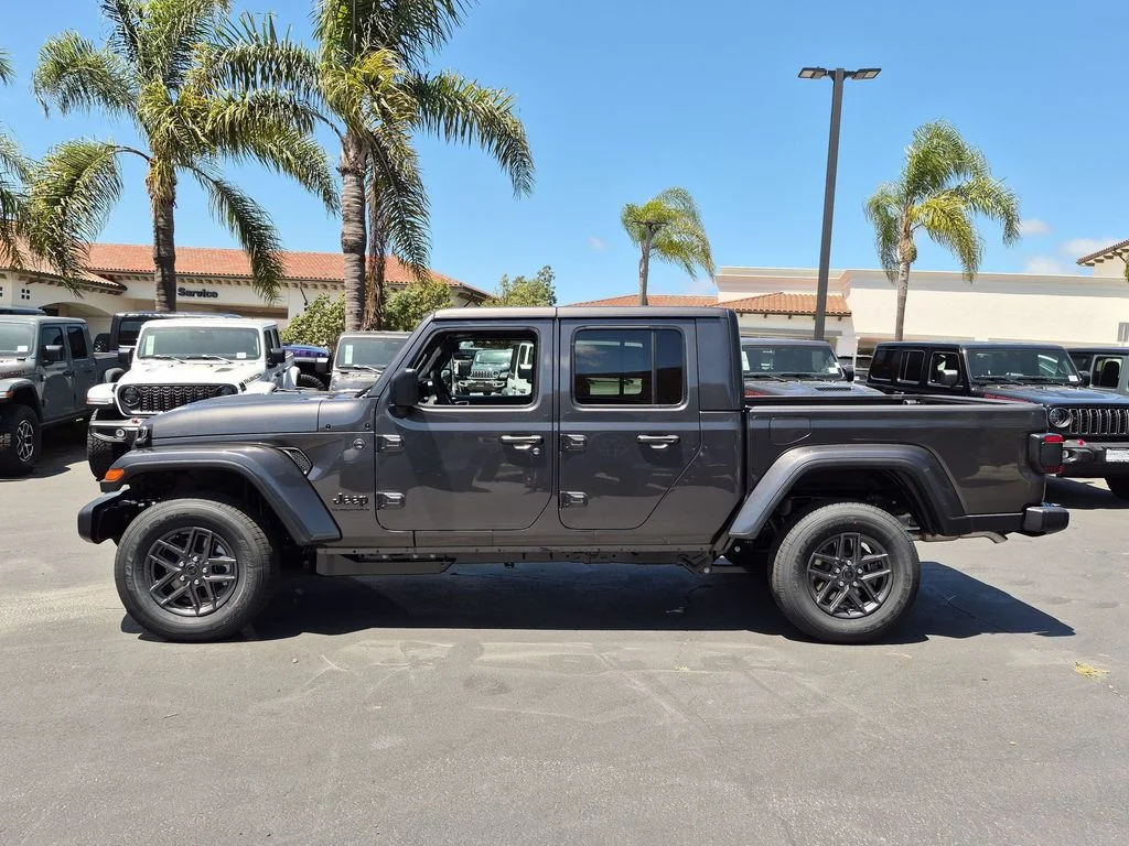 New 2026 Granite Crystal Metallic Clearcoat Jeep Sport S image 7