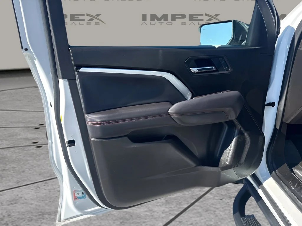 Used 2025 White Chevrolet Z71 image 23