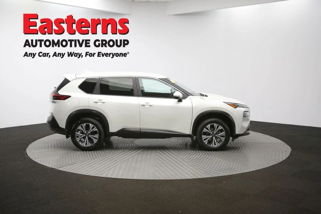 Used 2022 White Nissan SV image 43