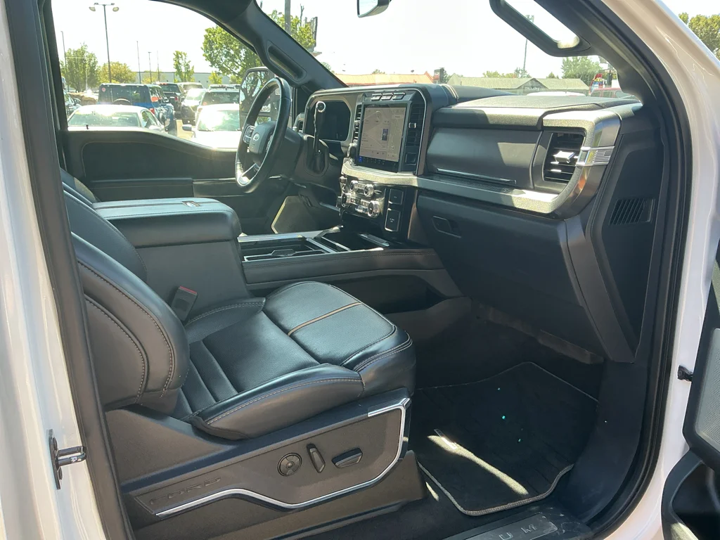 Used 2024 STAR WHITE Ford Platinum image 16