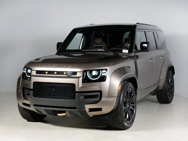 2026 Land Rover Defender 110 OCTA P635's photo