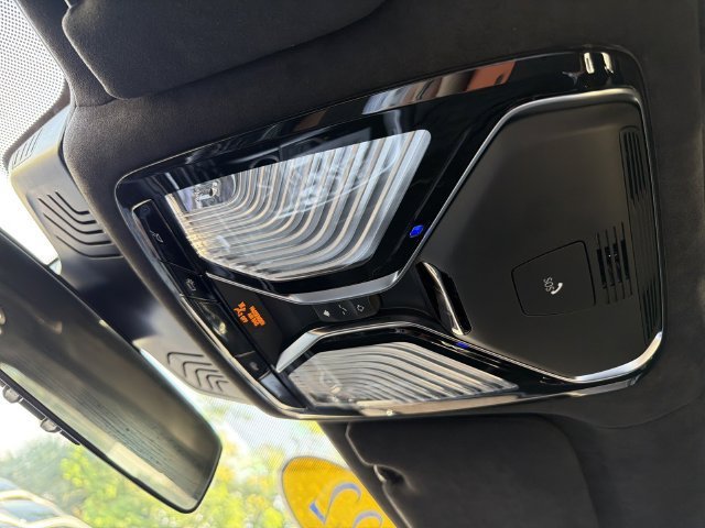 Used 2022 Black Sapphire Metallic BMW M760i xDrive image 37