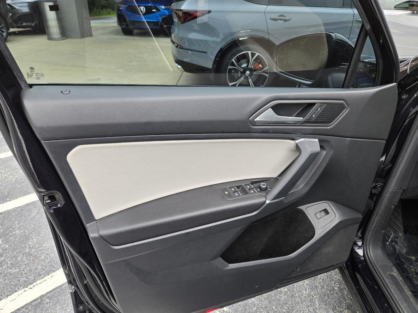 Used 2020 Deep Black Pearl Volkswagen SEL image 8