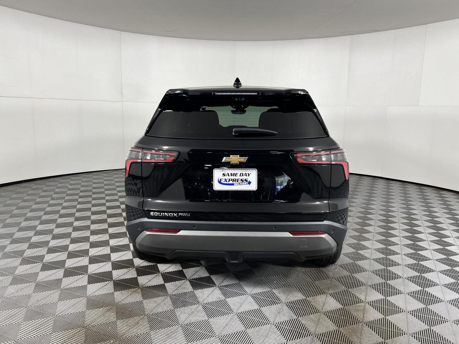 Used 2025 Mosaic Black Metallic Chevrolet AWD LT image 38