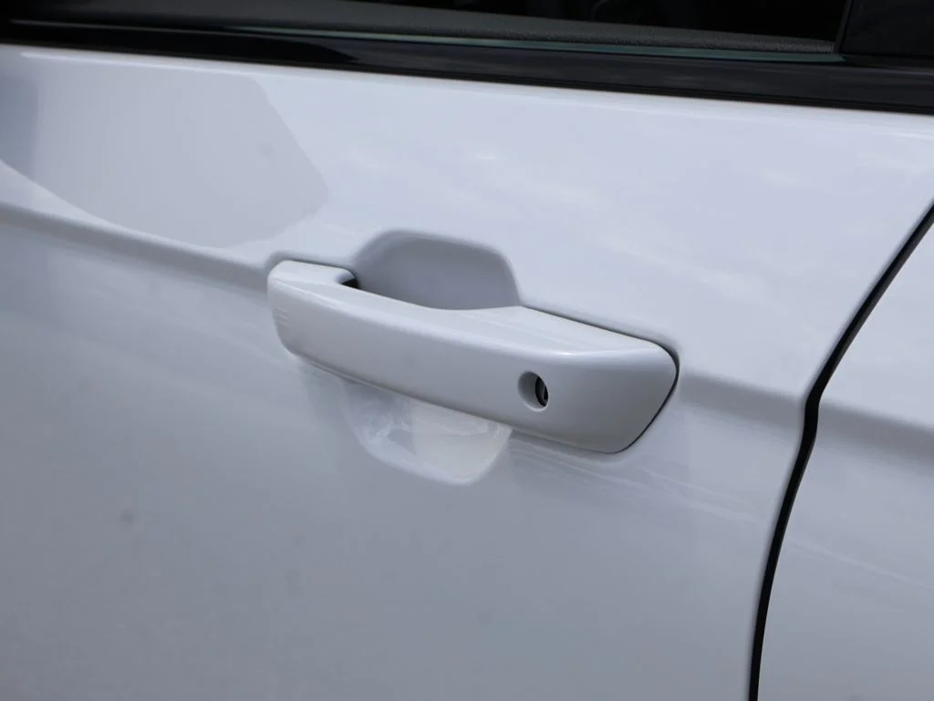 New 2026 Bright White Clear-Coat Exterior Paint Jeep Altitude image 19