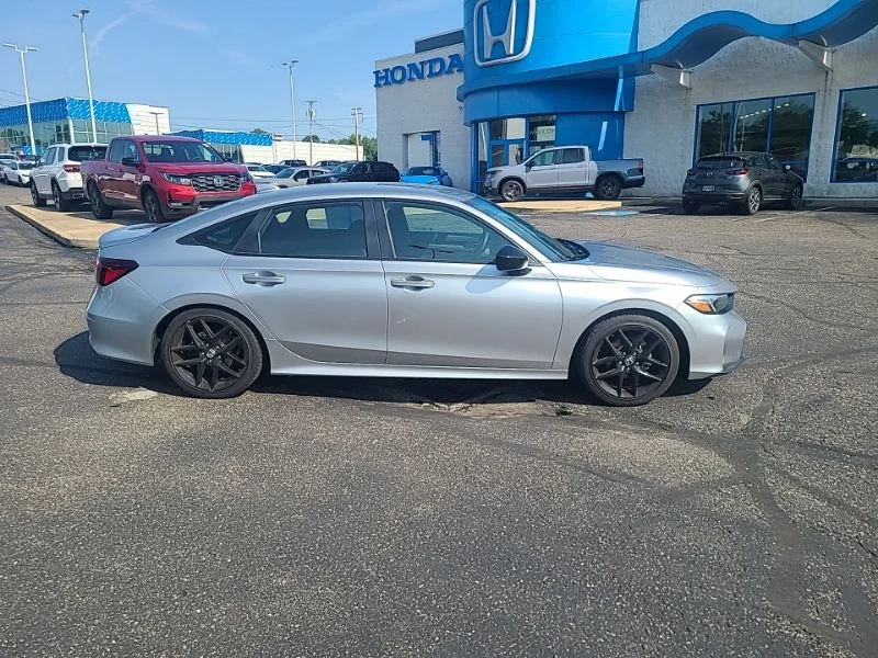 Used 2025  Honda Sport image 6