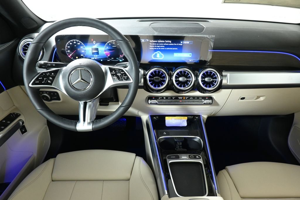 Used 2026 Night Black Mercedes-Benz GLB 250 image 16