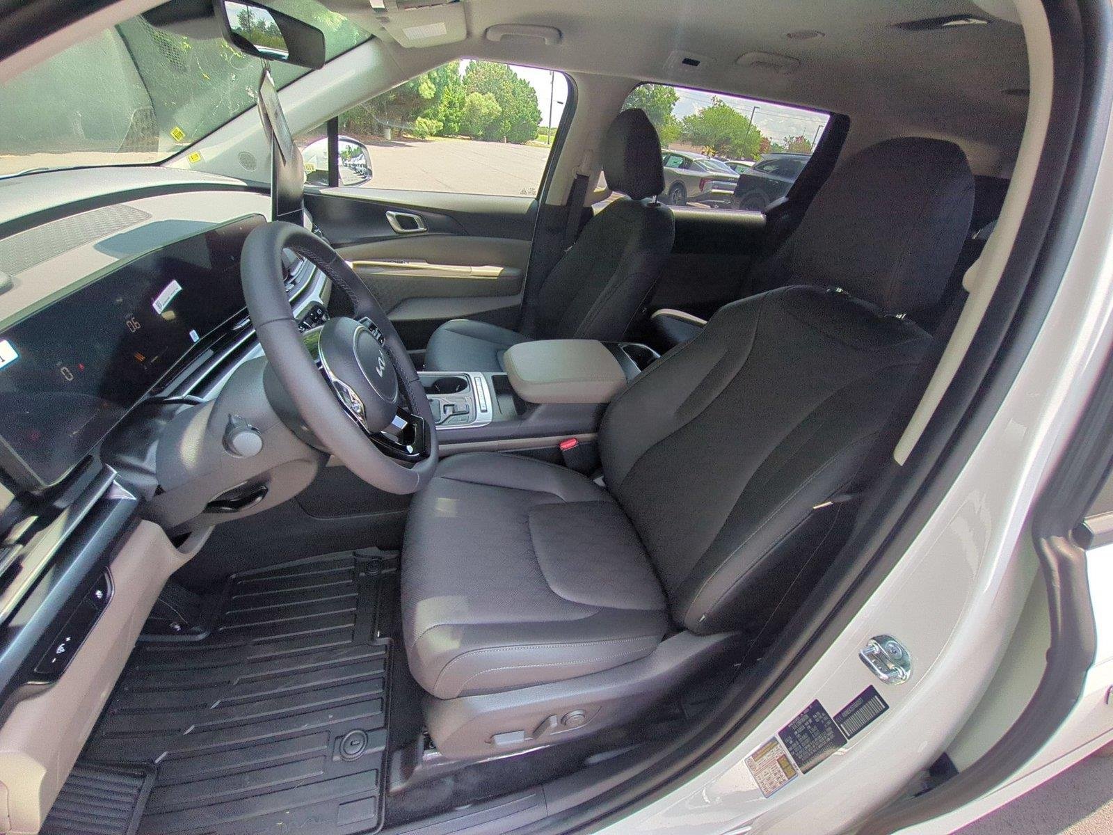 New 2026 Snow White Pearl Kia LXS image 18