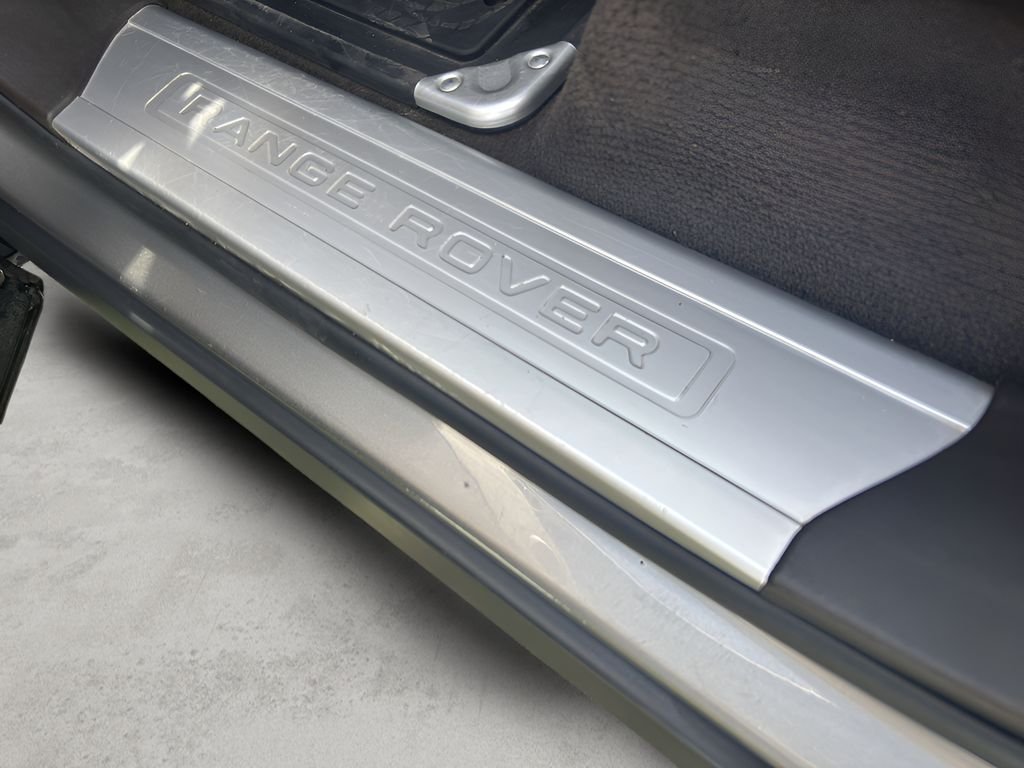 Used 2017 Silicon Silver Metallic Land Rover Autobiography image 35