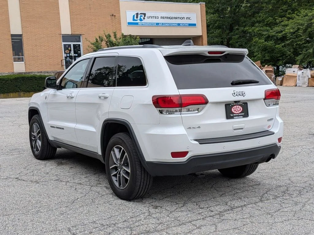 Used 2020 White Jeep Laredo image 8