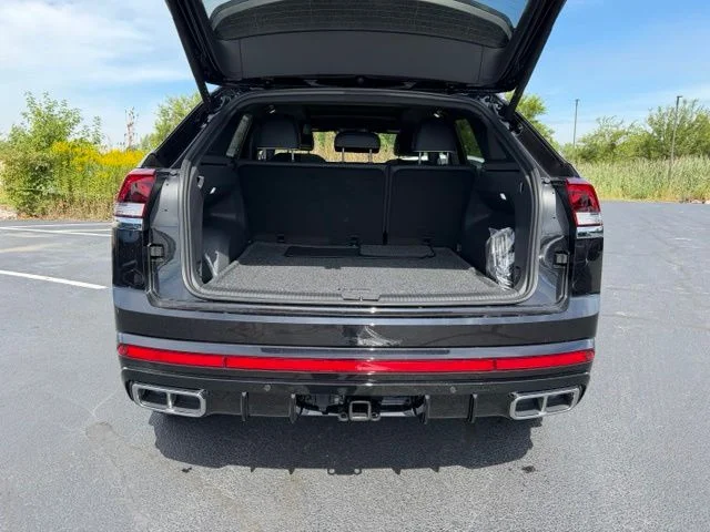 New 2026 Deep Black Pearl Volkswagen 2.0T SEL Premium R-Line image 3