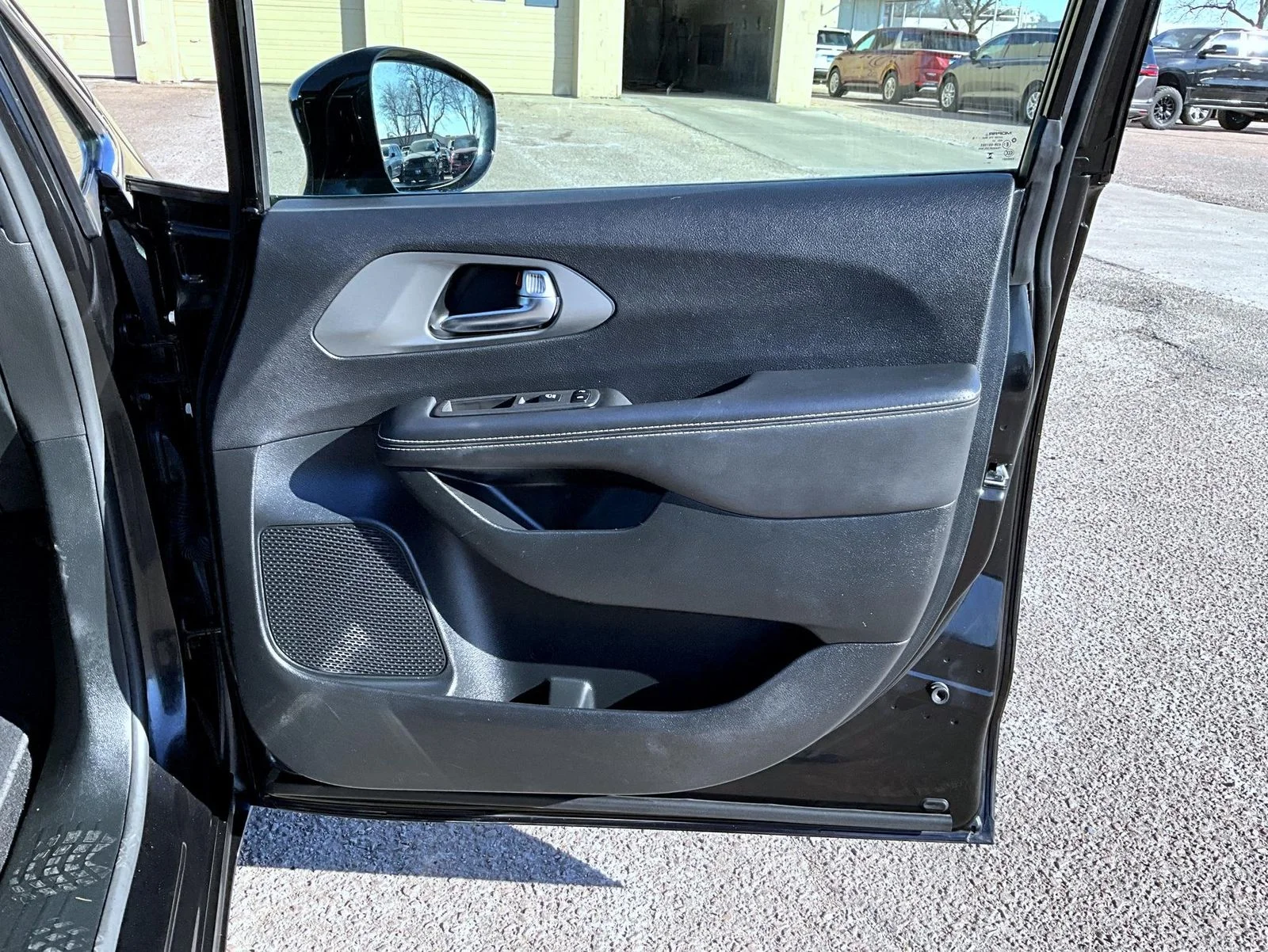 Used 2025 Black Chrysler Select image 17