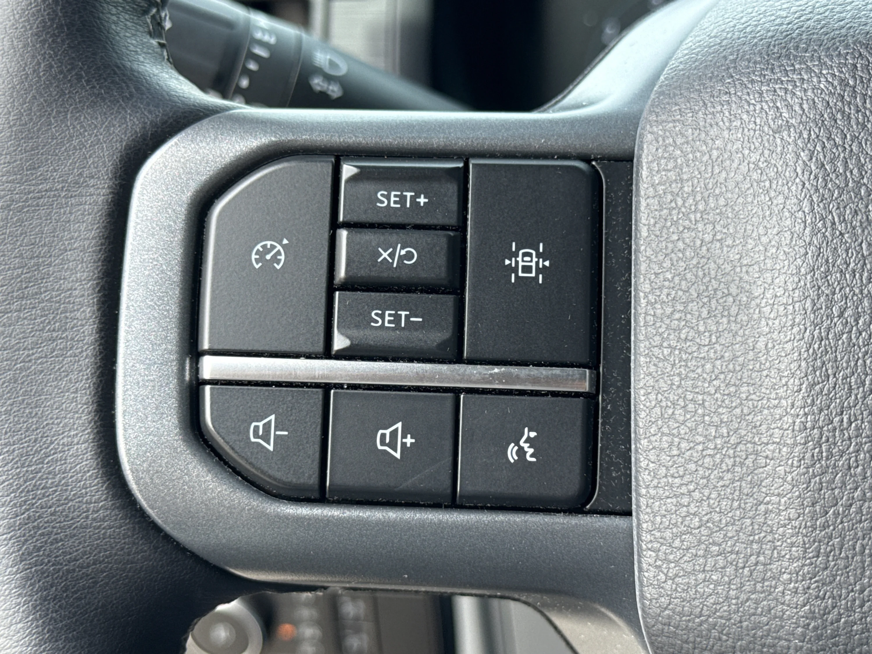 Used 2024 Oxford White Ford XLT image 39
