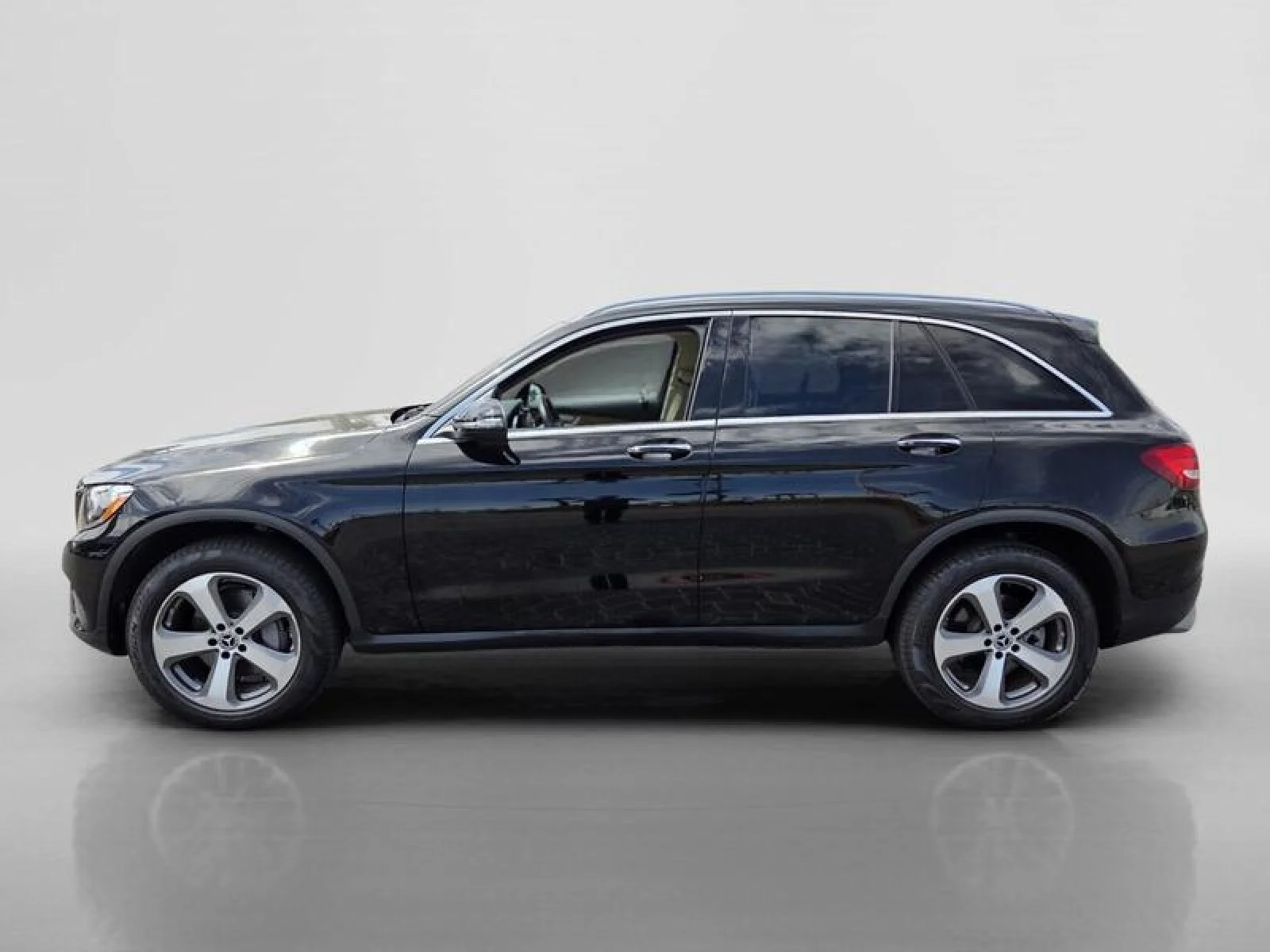Used 2018 Black Mercedes-Benz GLC 300 image 2