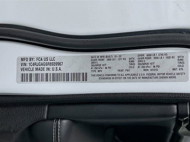 Used 2024 White Jeep Altitude image 29