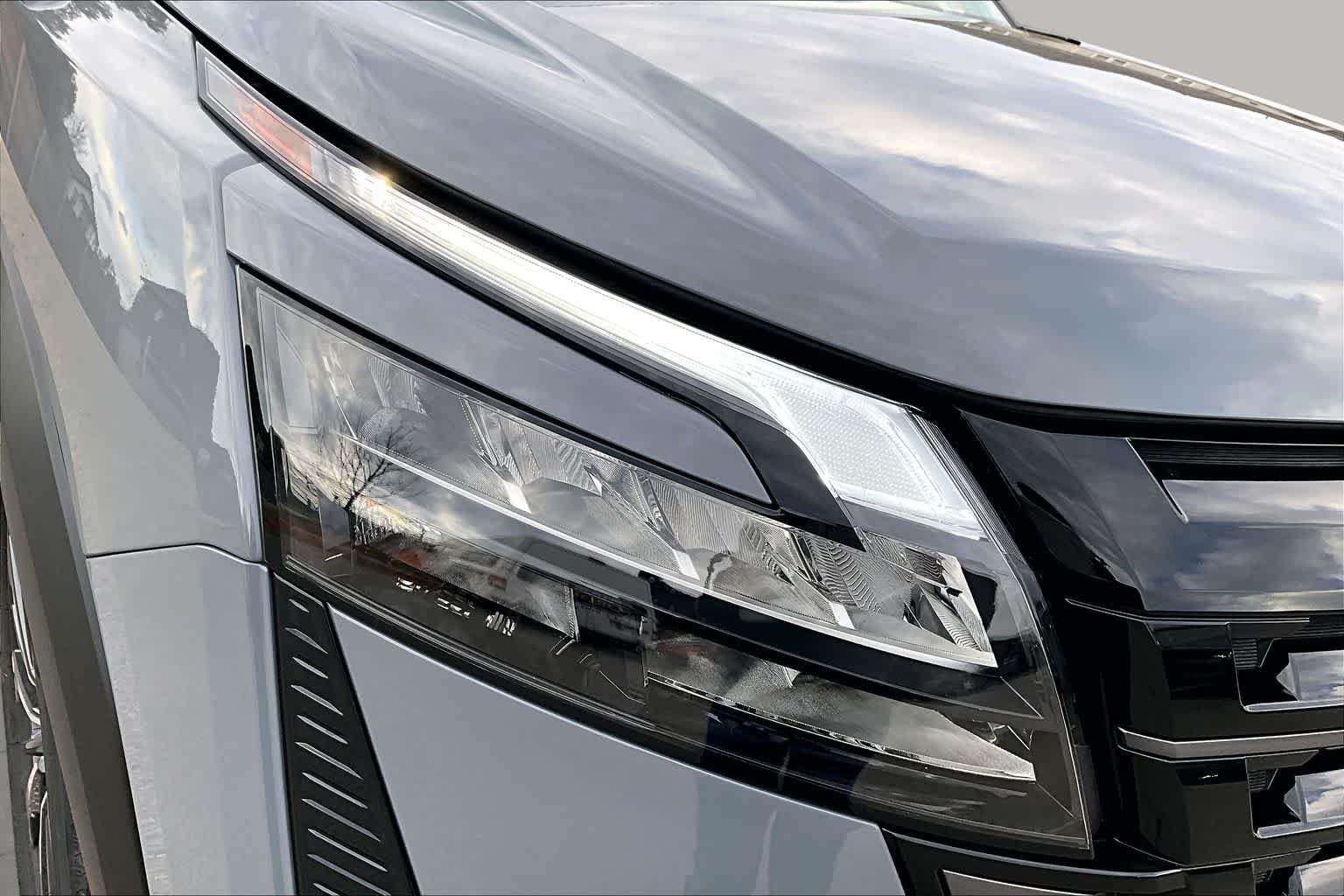 New 2026 Boulder Gray Pearl Nissan Platinum image 18