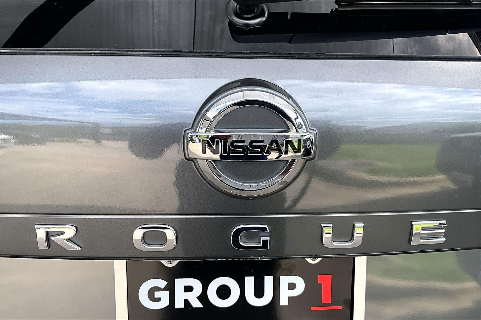 Used 2021 Gun Metallic Nissan SV image 30