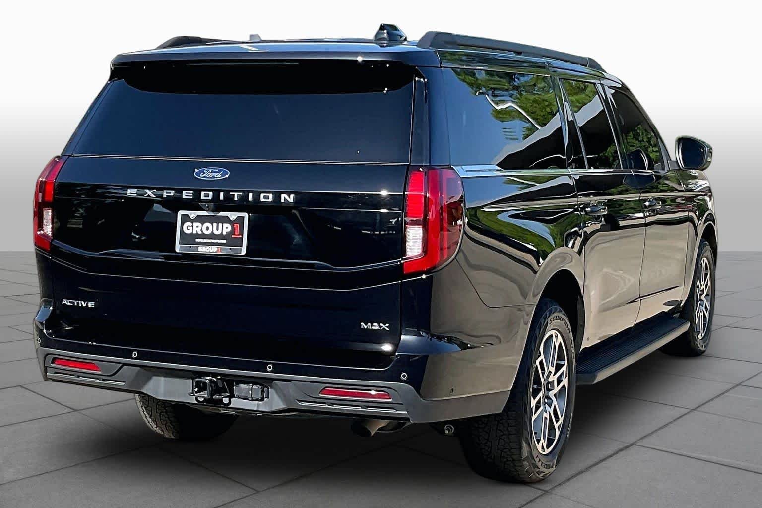 Used 2025 Agate Black Metallic Ford Active image 13