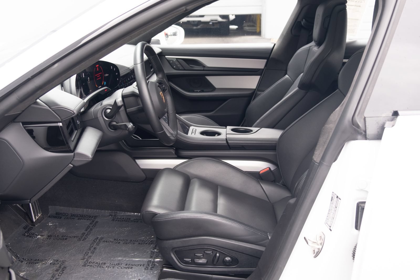 2024 Porsche Taycan GTS - Photo 14