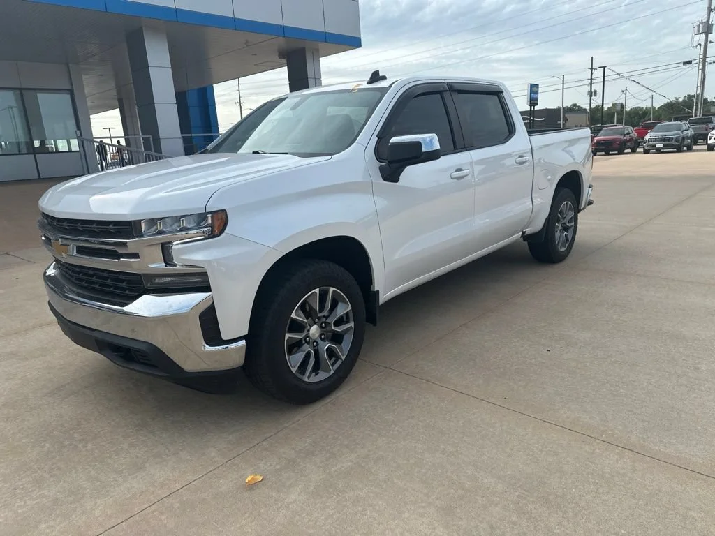 Used 2022 Iridescent Pearl Tricoat Chevrolet LT image 29