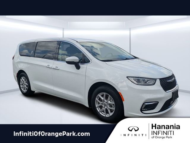 2023 Chrysler Pacifica Touring L's photo