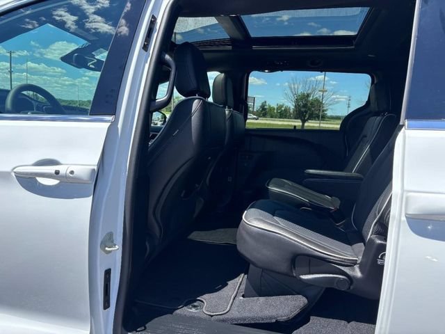 2026 Chrysler Pacifica Limited - Photo 11