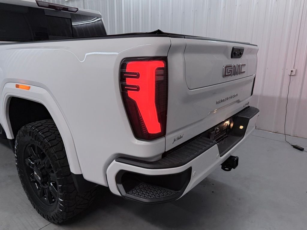 Used 2024 White GMC AT4 image 43