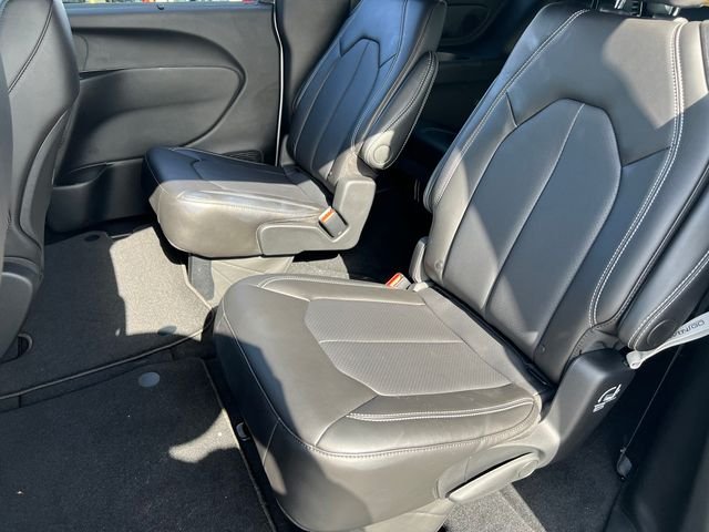 New 2027 Bright White Clear-Coat Exterior Paint Chrysler Select image 12