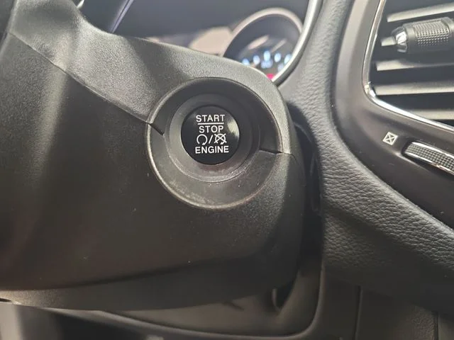 Used 2018 White Clearcoat Jeep Latitude image 26