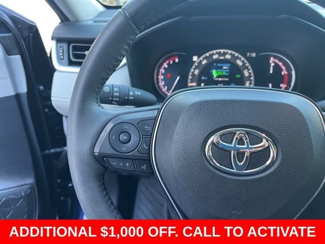 Used 2023  Toyota XLE Premium image 21