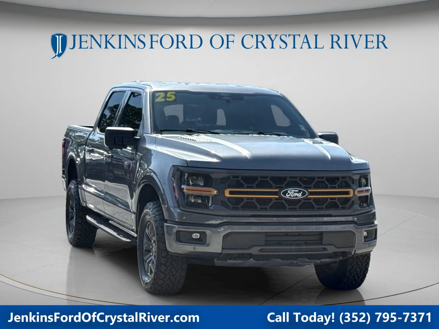 Used 2025 Carbonized Gray Metallic Ford Tremor image 1
