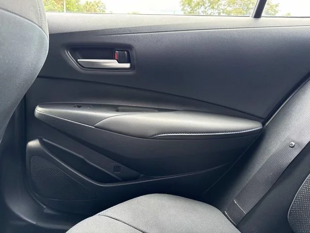 Used 2020 White Toyota SE image 18
