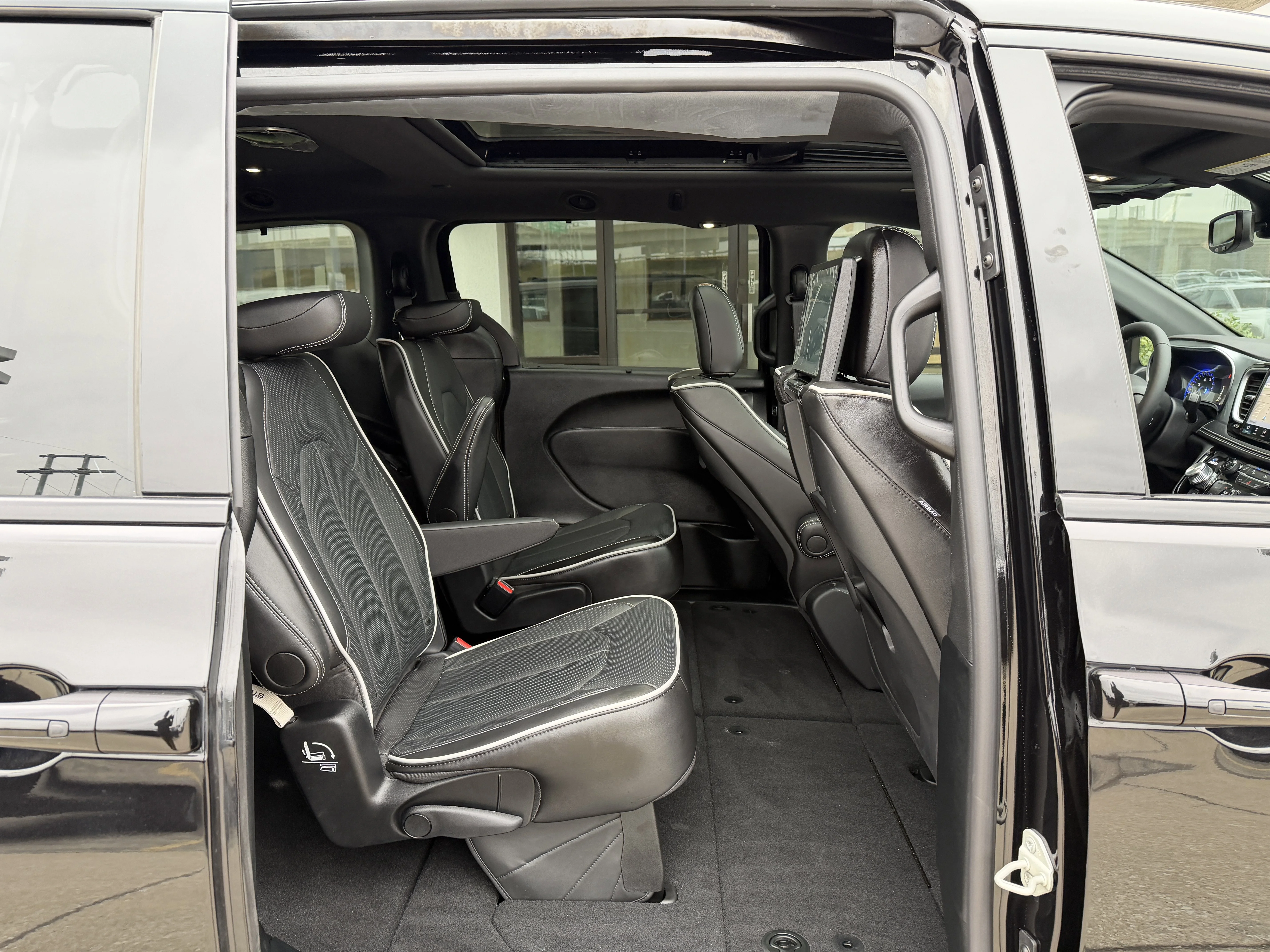 2026 Chrysler Pacifica Limited - Photo 24
