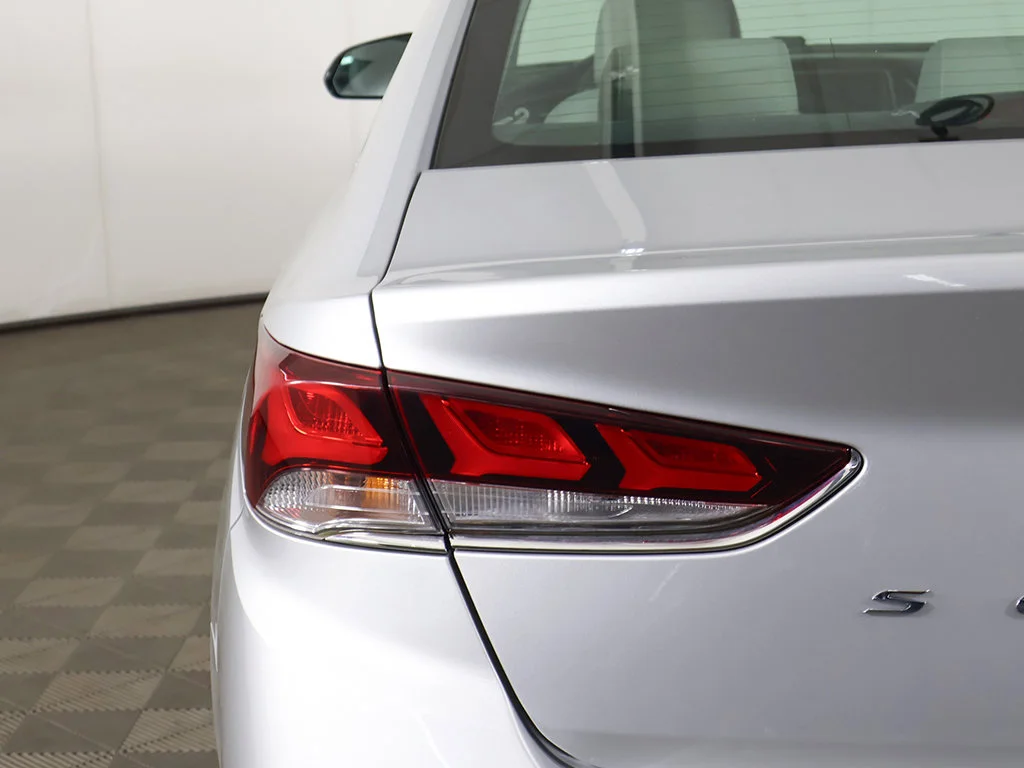 Used 2019 Silver Hyundai Limited image 18