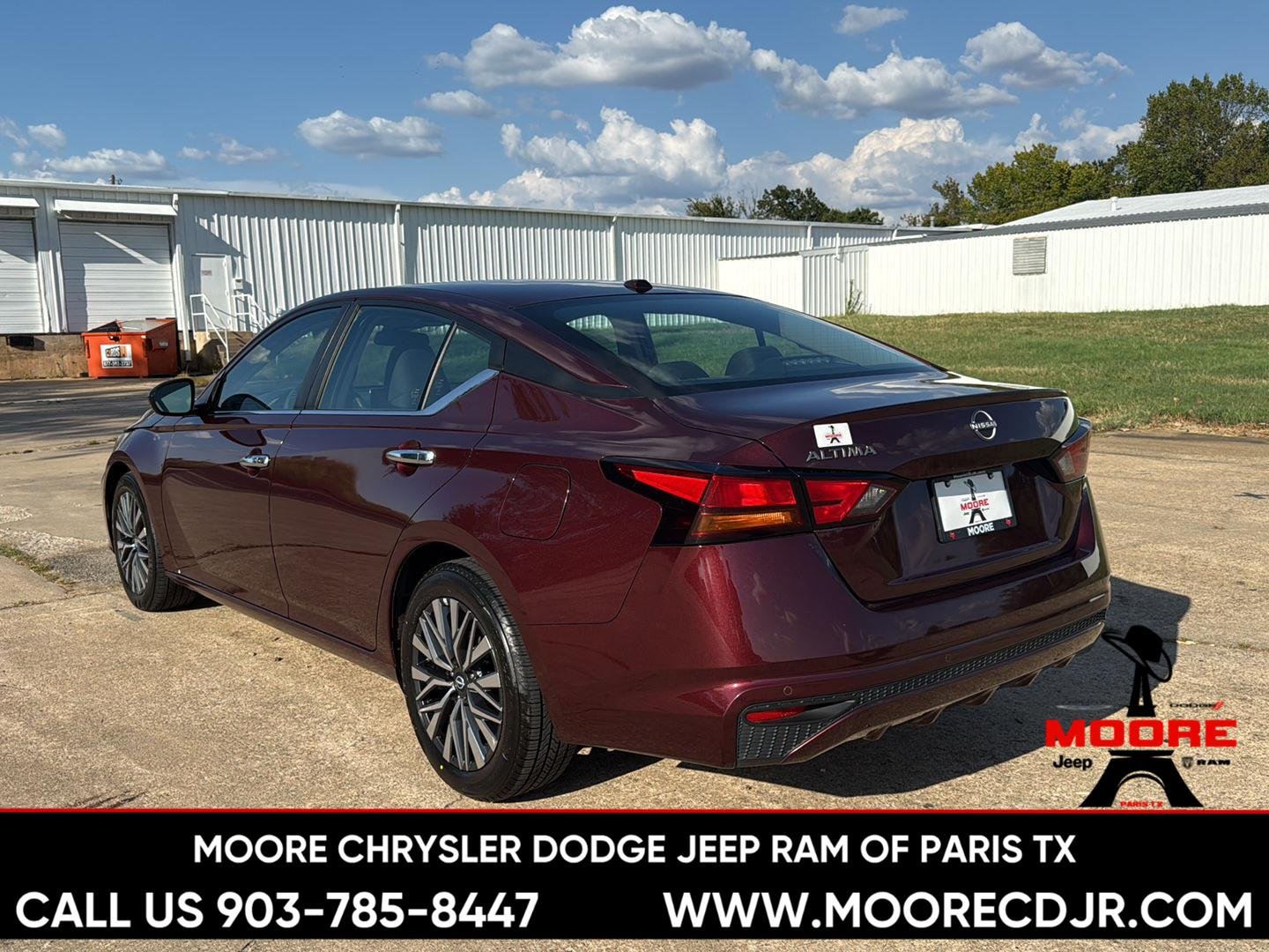 Used 2025 Garnet Pearl Metallic Nissan SV image 5
