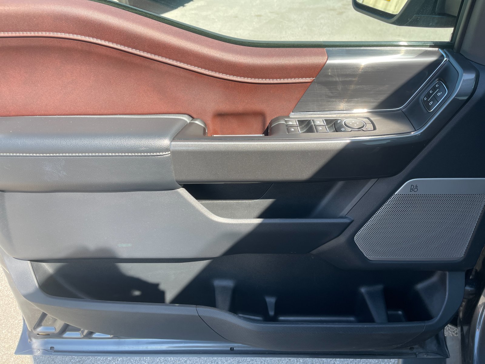 Used 2023 Gray Metallic Ford Lariat image 12