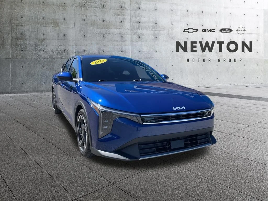 2025 Kia K4 EX AT's photo