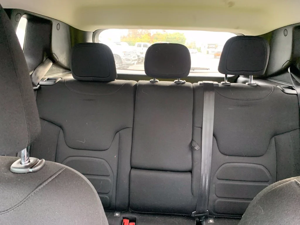 Used 2022 Bikini Metallic Clearcoat Jeep Latitude image 24
