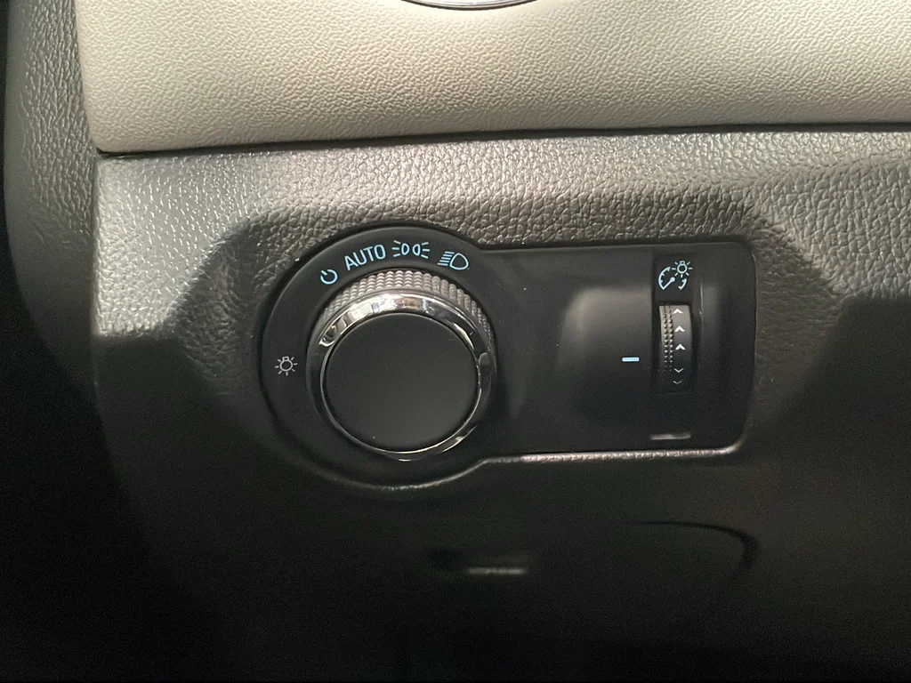 Used 2013 Silver Chevrolet LS image 28
