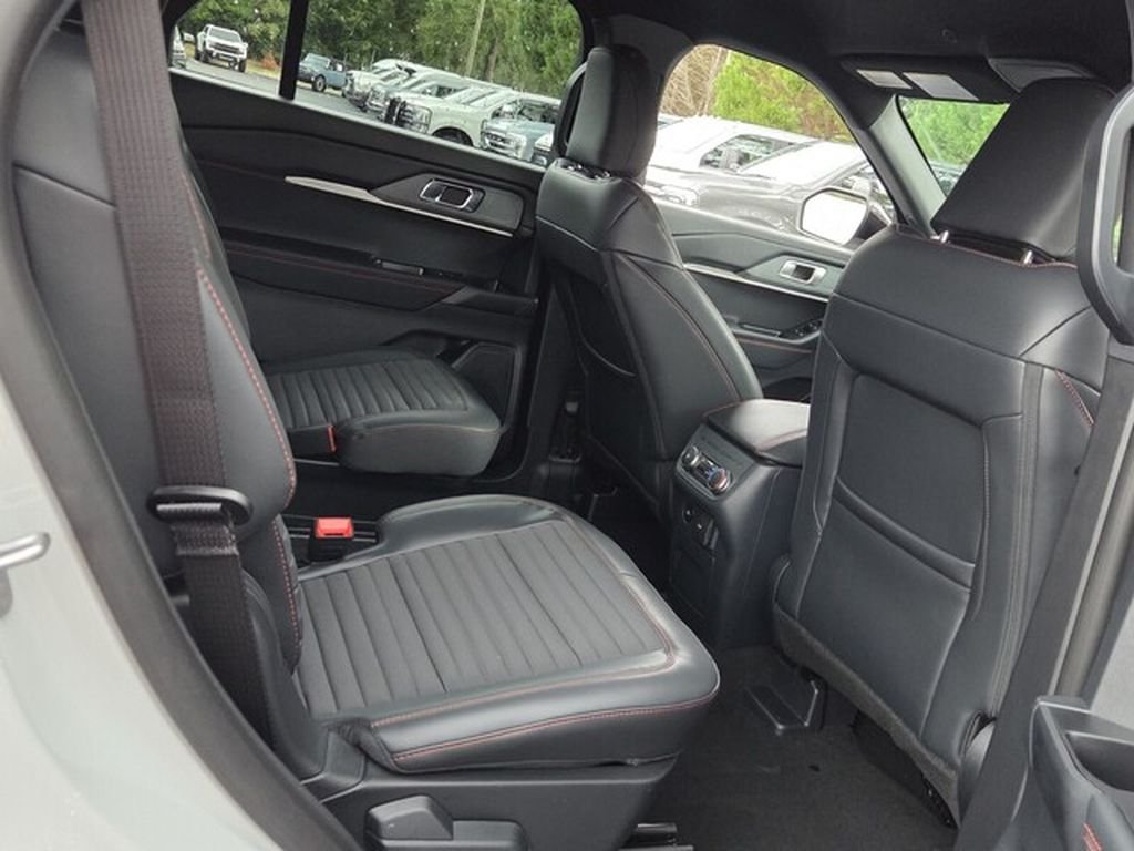 New 2027 Avalanche Gray Ford ST-Line image 19