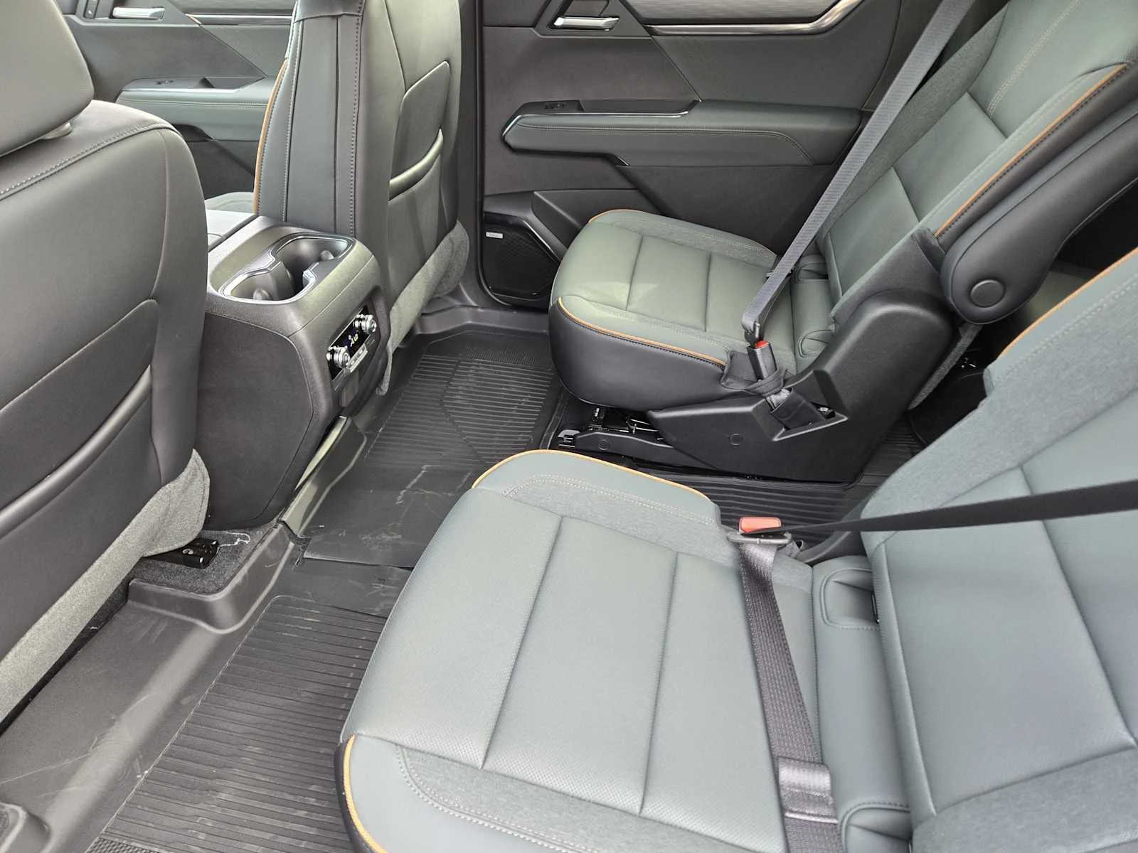 2026 GMC Acadia AT4 - Photo 18