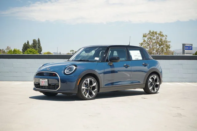 2026 MINI 4 Door Signature Plus