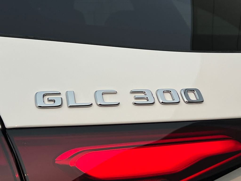 New 2026 Polar White Mercedes-Benz GLC 300 image 29